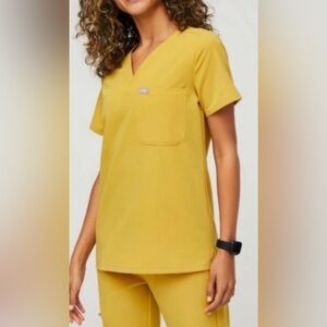 Figs Catarina One-Pocket Scrub GOLD Yellow Top Size S PO 1956